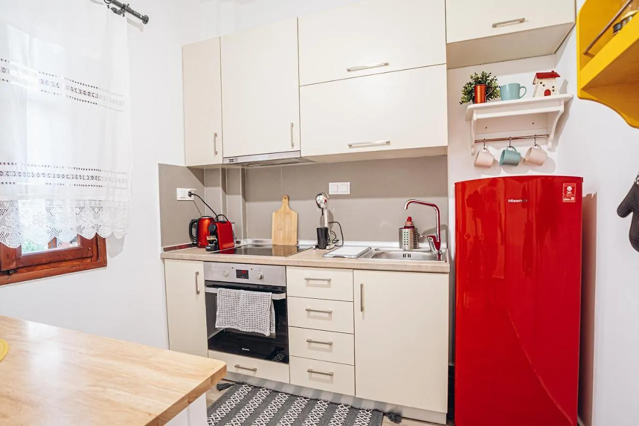 Apartament Retro Boutique Apt W Balcony In Historical Area Saloniki